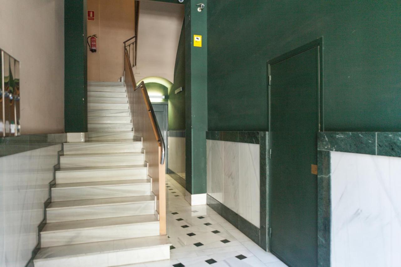Plaza Catalunya City Center Apartments Барселона Екстериор снимка