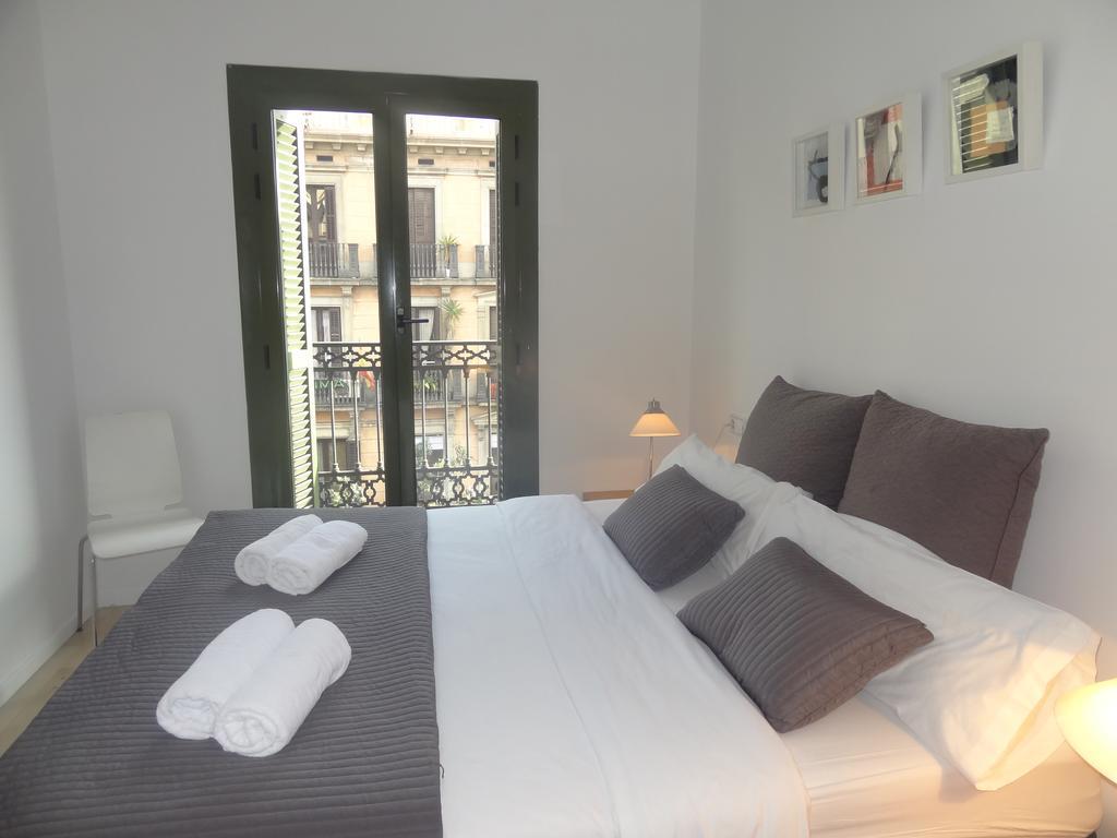 Plaza Catalunya City Center Apartments Барселона Стая снимка