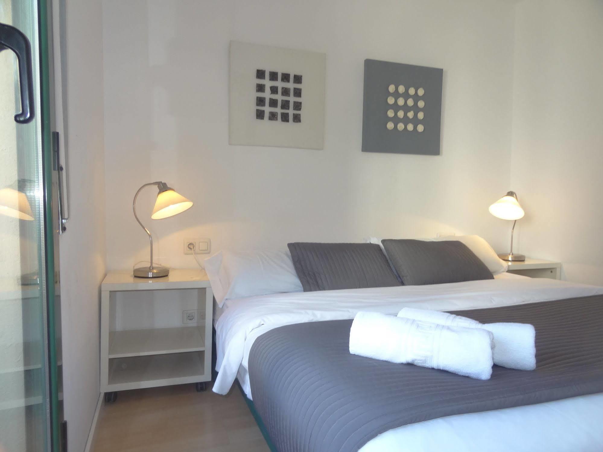 Plaza Catalunya City Center Apartments Барселона Екстериор снимка