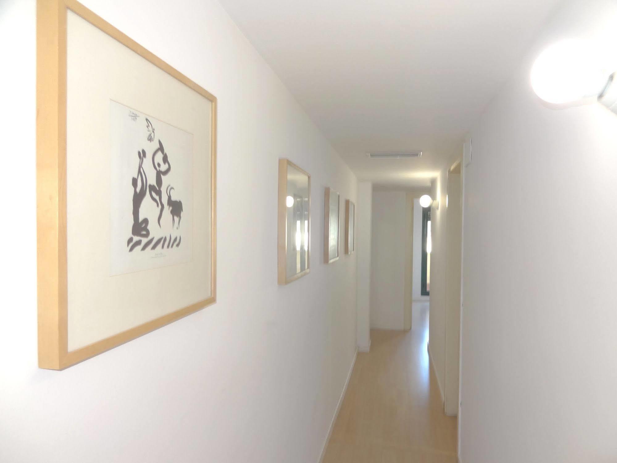 Plaza Catalunya City Center Apartments Барселона Екстериор снимка